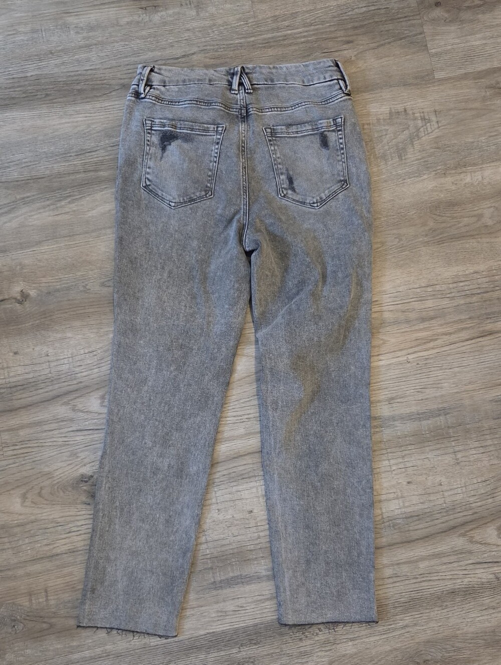 Good American Gray Acid Wash Straight Leg Jeans - Picture 3 of 15